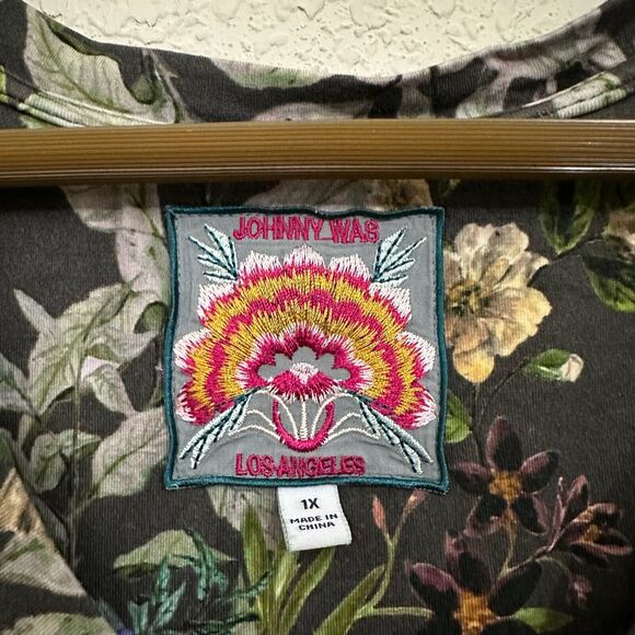 JOHNNY WAS Ash Bird Leopard Favorite Long Sleeve V-Neck Swing Tee - Picture 8 of 11